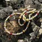 Perlenkette mit Goldkeramik und Edelsteinen